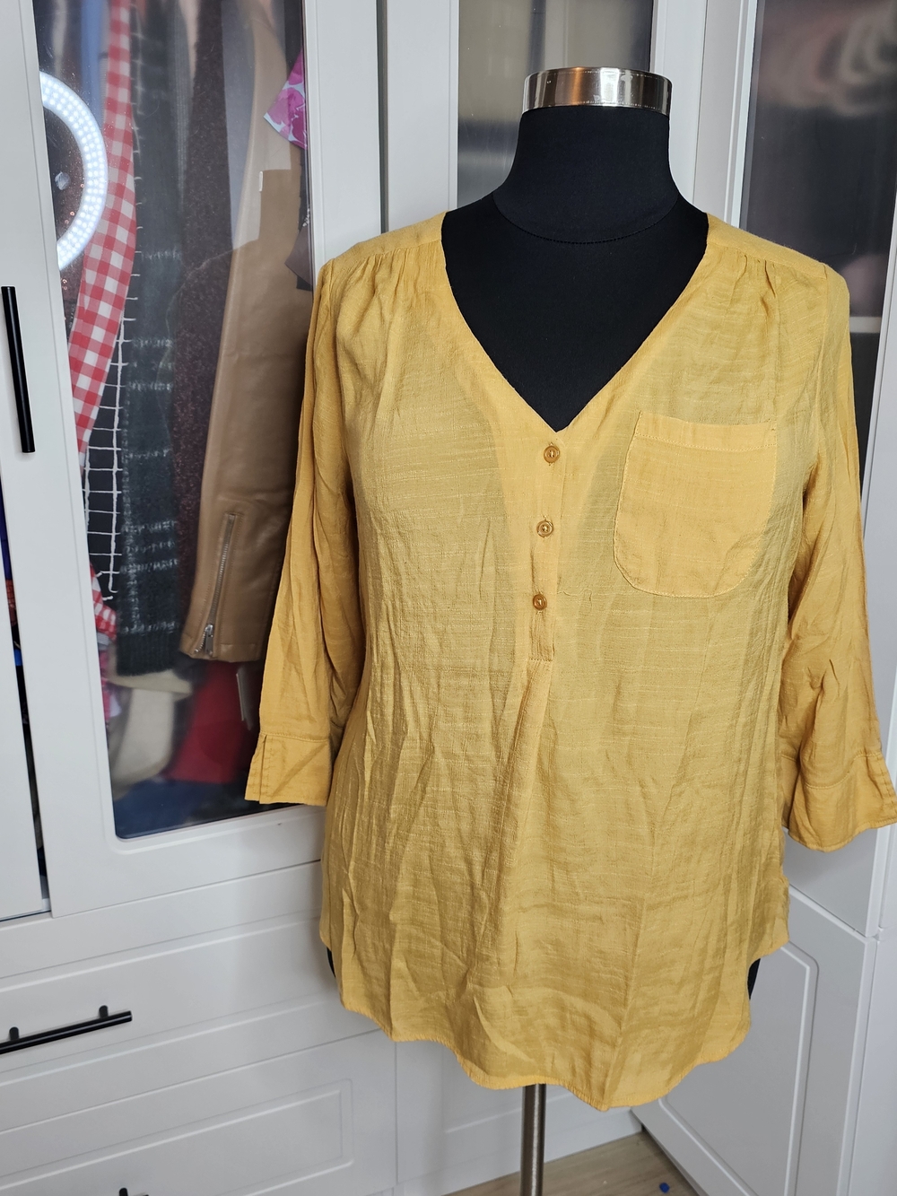 Como Blu Women’s Mustard V-Neck Button Front Top